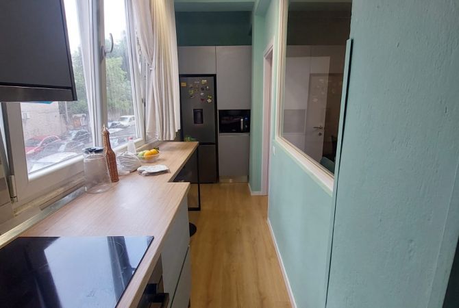 Shtepi me qera Vila Luksoze ne Tirane, 5+1, Mobilimi E mobiluar, Pagesa 1,200  Euro.