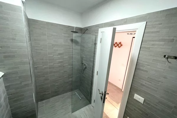 Shtepi me qera Apartament ne Tirane, 2+1, Mobilimi E mobiluar, Pagesa 60,000  Leke.