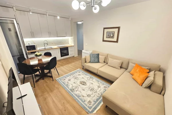 Shtepi me qera 2+1 ne Tirane - 75,000 Leke