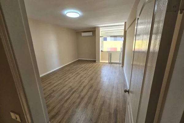 Ambient biznesi me qera 3+1 ne Tirane - 100,000 Leke