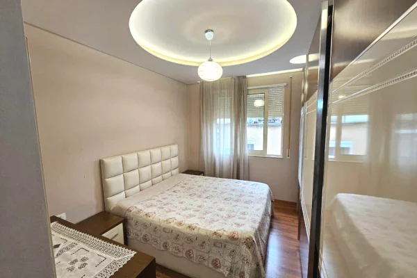 Shtepi me qera 1+1 ne Tirane - 60,000 Leke