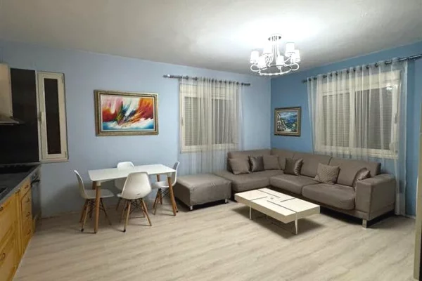 Shtepi me qera 2+1 ne Tirane - 60,000 Leke