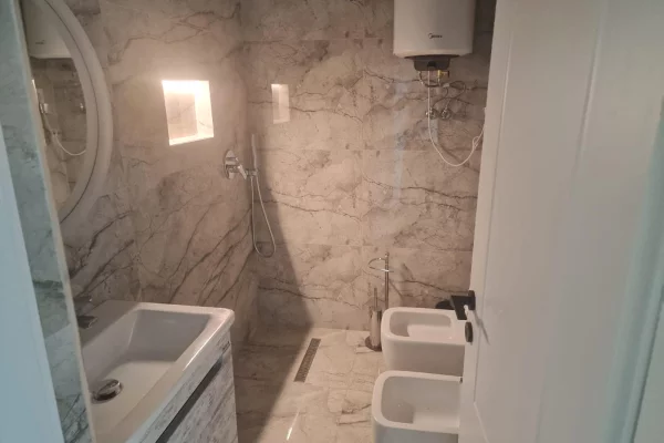 Shtepi me qera Apartament ne Tirane, 3+1, Mobilimi E mobiluar, Pagesa 85,000  Leke.