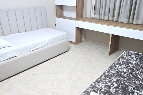 Shtepi me qera Apartament ne Tirane, 3+1, Mobilimi E mobiluar, Pagesa 85,000  Leke.