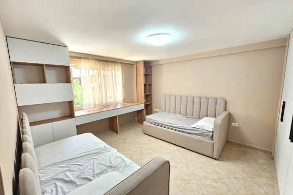 Shtepi me qera Apartament ne Tirane, 3+1, Mobilimi E mobiluar, Pagesa 85,000  Leke.