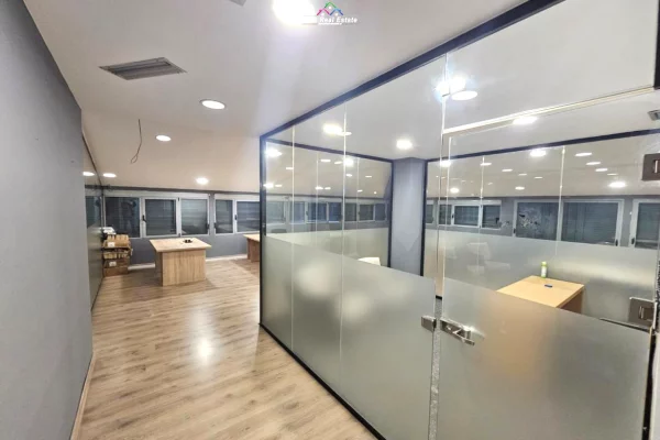 Zyre Me Qera Tek Ish Tregu Elektrik (ID BZ2779) Tirane