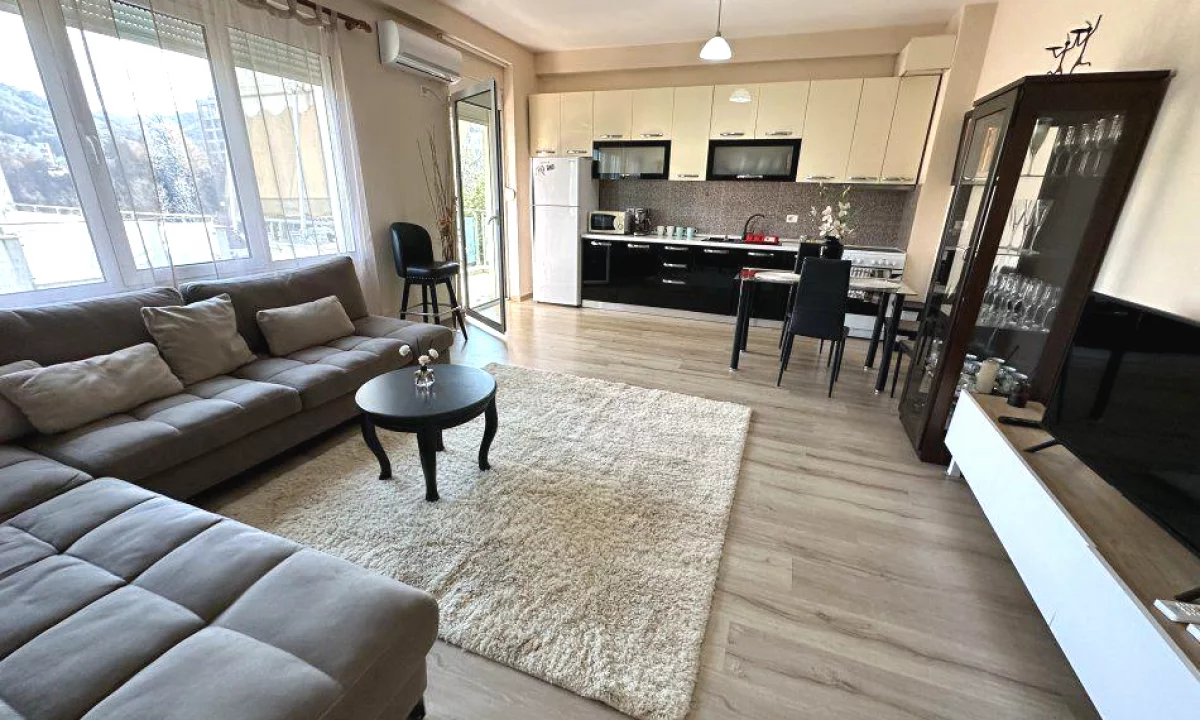 Shtepi me qera Apartament ne Tirane, 2+1, Mobilimi E mobiluar, Pagesa 70,000  Leke.