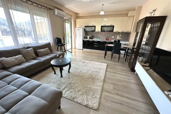 Shtepi me qera 2+1 ne Tirane - 70,000 Leke