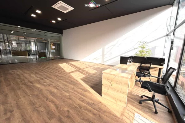 Ambient biznesi me qera 3+1 ne Tirane - 1,600 Euro