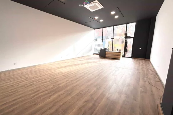 Ambient biznesi me qera 3+1 ne Tirane - 1,600 Euro