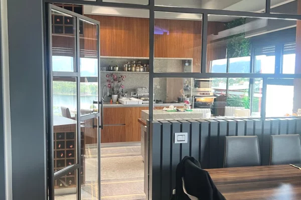 Shtepi me qera Apartament ne Tirane, 3+1, Mobilimi E mobiluar, Pagesa 190,000  Leke.