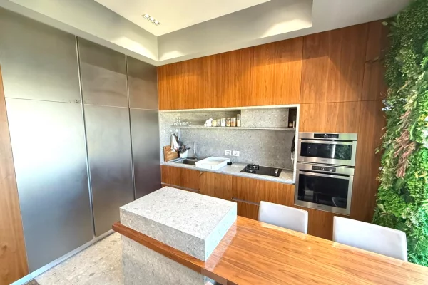 Shtepi me qera Apartament ne Tirane, 3+1, Mobilimi E mobiluar, Pagesa 190,000  Leke.