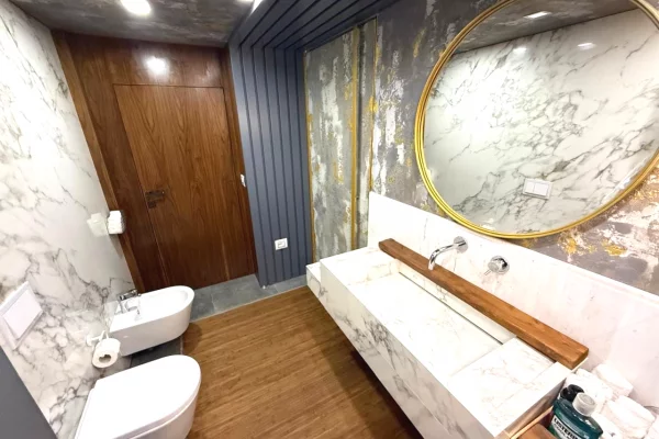 Shtepi me qera Apartament ne Tirane, 3+1, Mobilimi E mobiluar, Pagesa 190,000  Leke.