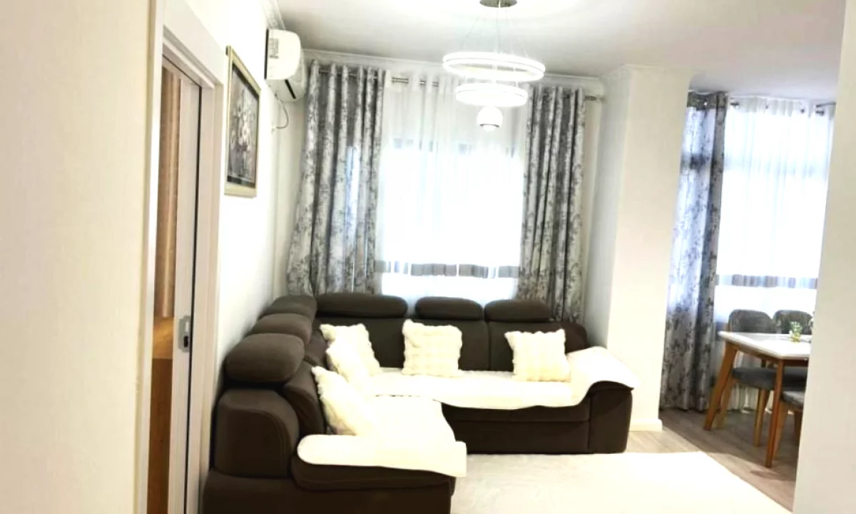 Shtepi ne shitje Apartament ne Tirane, 1+1, Mobilimi E mobiluar, Pagesa 95,000  Euro.