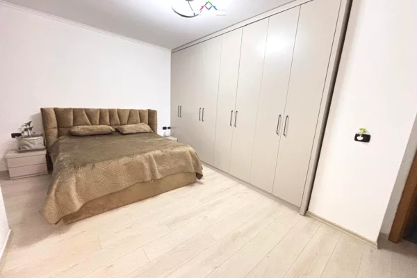 Shtepi me qera Apartament ne Tirane, 2+1, Mobilimi E mobiluar, Pagesa 70,000  Leke.