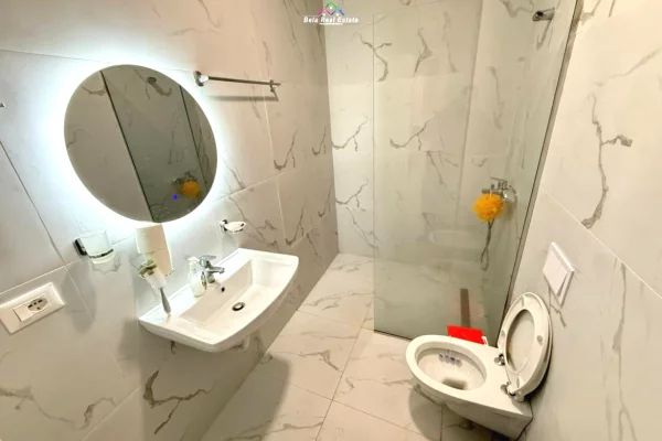 Shtepi me qera 3+1 ne Tirane - 1,900 Euro