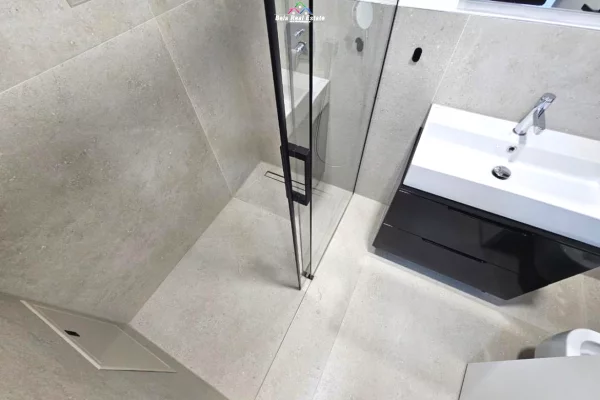 Shtepi me qera Apartament ne Tirane, 2+1, Mobilimi E mobiluar, Pagesa 1,300  Euro.