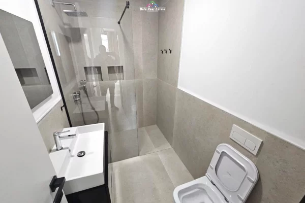 Shtepi me qera Apartament ne Tirane, 2+1, Mobilimi E mobiluar, Pagesa 1,300  Euro.