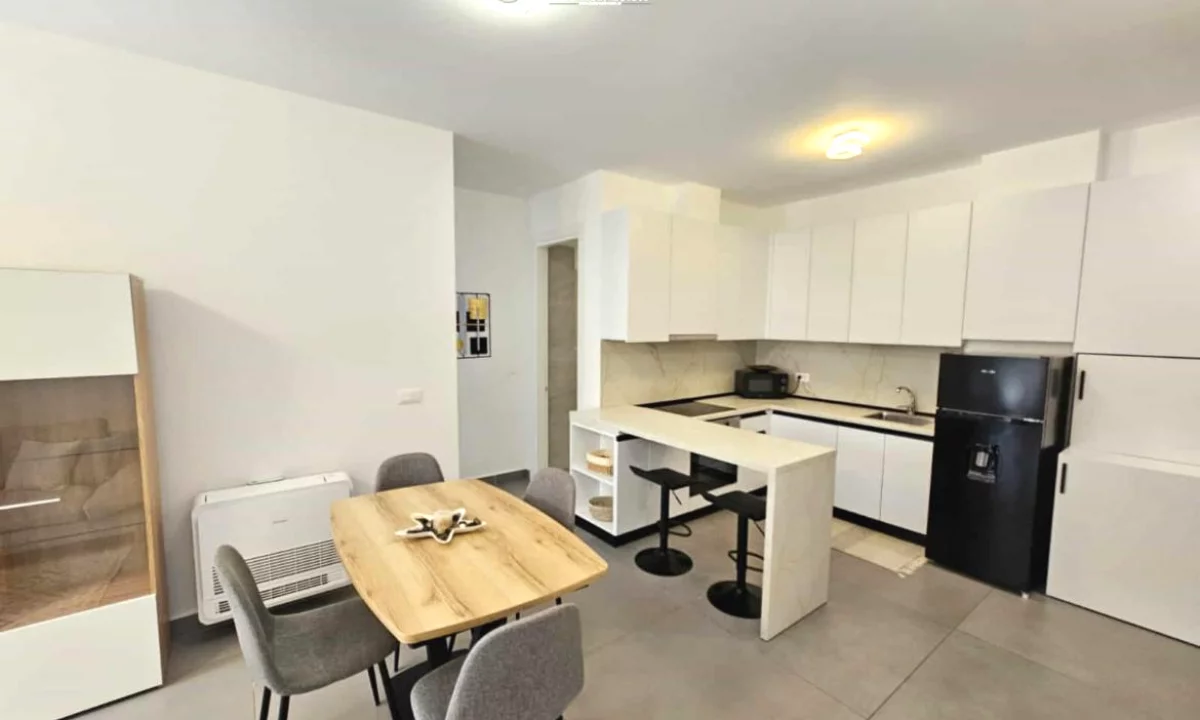 Shtepi me qera Apartament ne Tirane, 2+1, Mobilimi E mobiluar, Pagesa 1,200  Euro.