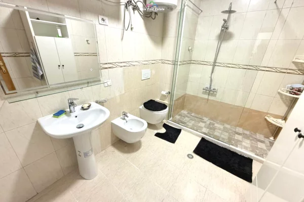 Shtepi me qera Apartament ne Tirane, 1+1, Mobilimi E mobiluar, Pagesa 700  Euro.