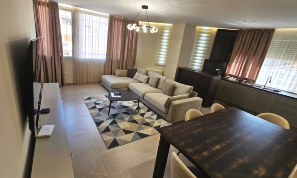 Shtepi me qera Apartament ne Tirane, 2+1, Mobilimi E mobiluar, Pagesa 1,300  Euro.