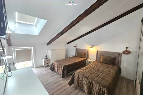 Shtepi me qera Apartament ne Tirane, 3+1, Mobilimi E mobiluar, Pagesa 2,200  Euro.