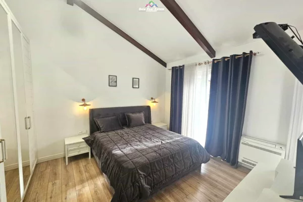 Shtepi me qera Apartament ne Tirane, 3+1, Mobilimi E mobiluar, Pagesa 2,200  Euro.