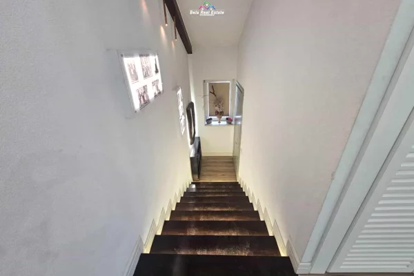 Shtepi me qera Apartament ne Tirane, 3+1, Mobilimi E mobiluar, Pagesa 2,200  Euro.