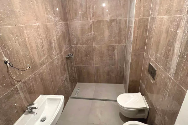 Ambient biznesi me qera 3+1 ne Tirane - 800 Euro