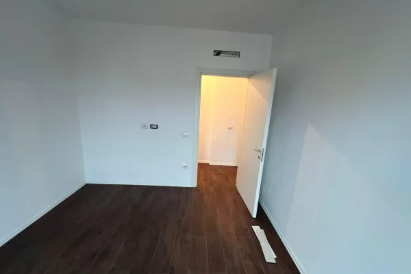 Ambient biznesi me qera 3+1 ne Tirane - 800 Euro