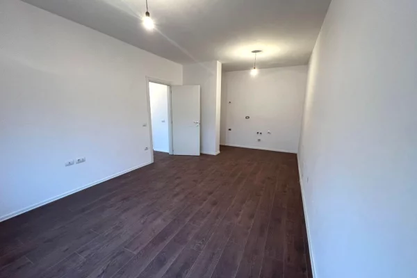 Zyre Me Qera 2+1+2 Tek Pazari i Ri (ID BZ2745) Tirane​