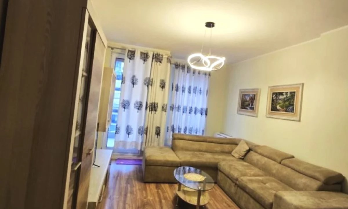 Shtepi me qera Apartament ne Tirane, 3+1, Mobilimi E mobiluar, Pagesa 770  Euro.