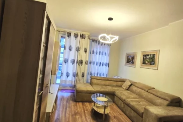 Shtepi me qera 3+1 ne Tirane - 770 Euro