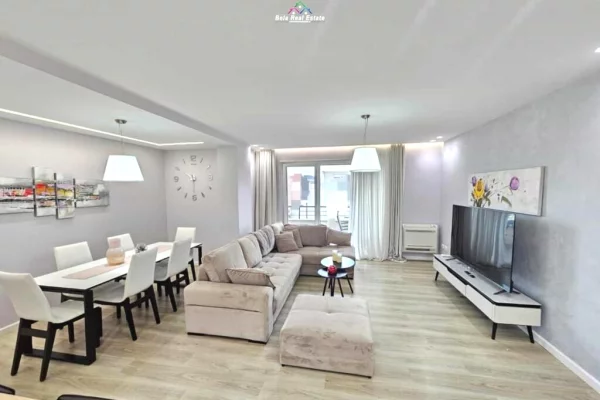 Shtepi me qera 3+1 ne Tirane - 1,350 Euro