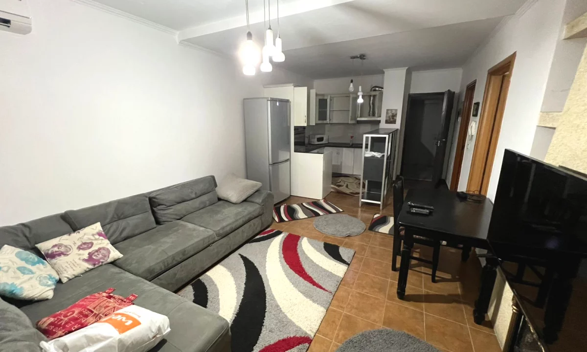 Shtepi me qera Apartament ne Tirane, 1+1, Mobilimi E mobiluar, Pagesa 410  Euro.