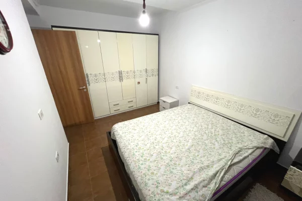 Shtepi me qera Apartament ne Tirane, 1+1, Mobilimi E mobiluar, Pagesa 410  Euro.