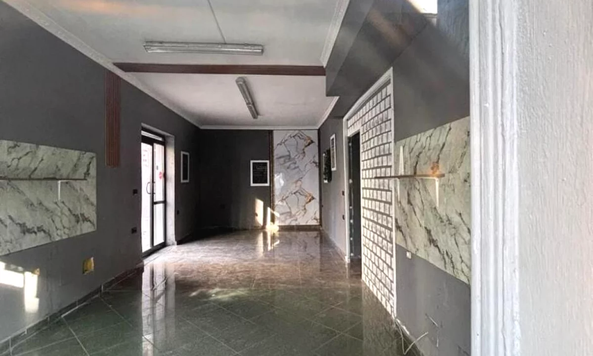 Dyqan Me Qera Tek 21 Dhjetori (ID BD21476) Tirane.