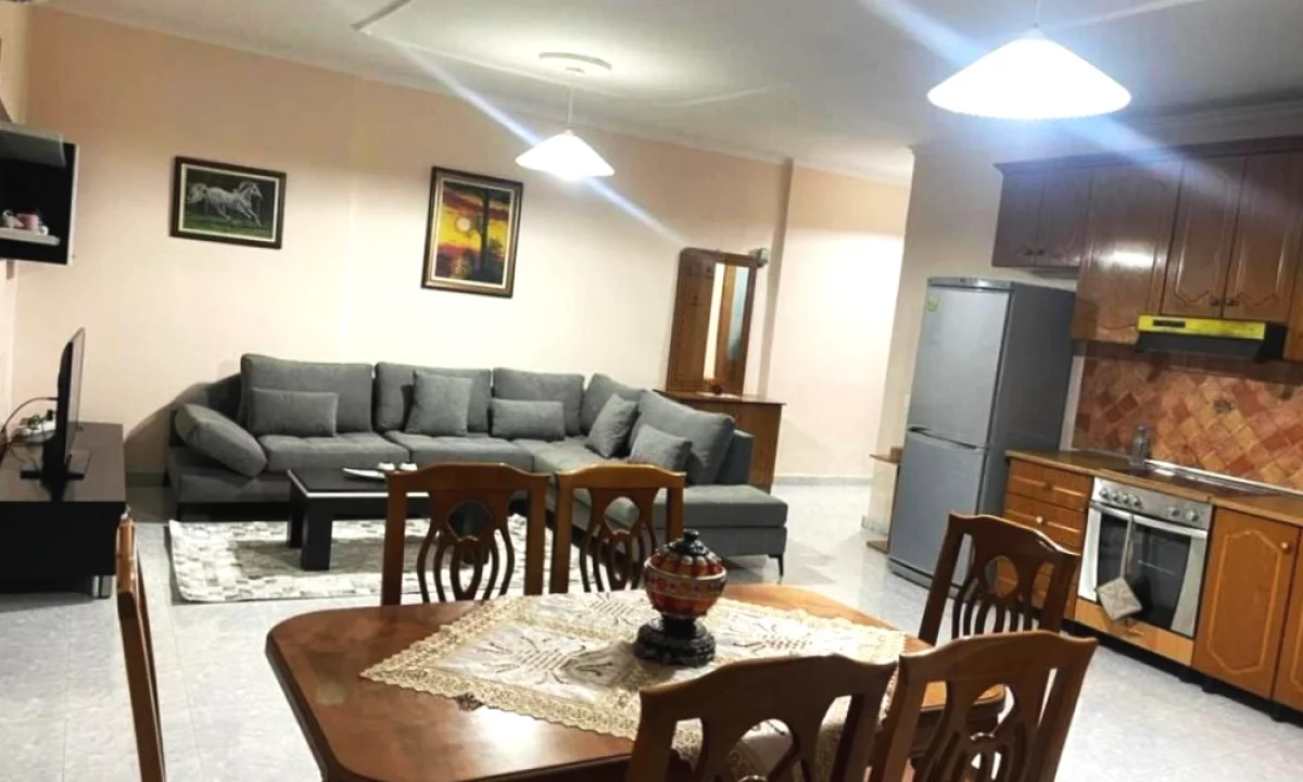 Shtepi me qera Apartament ne Tirane, 2+1, Mobilimi E mobiluar, Pagesa 670  Euro.