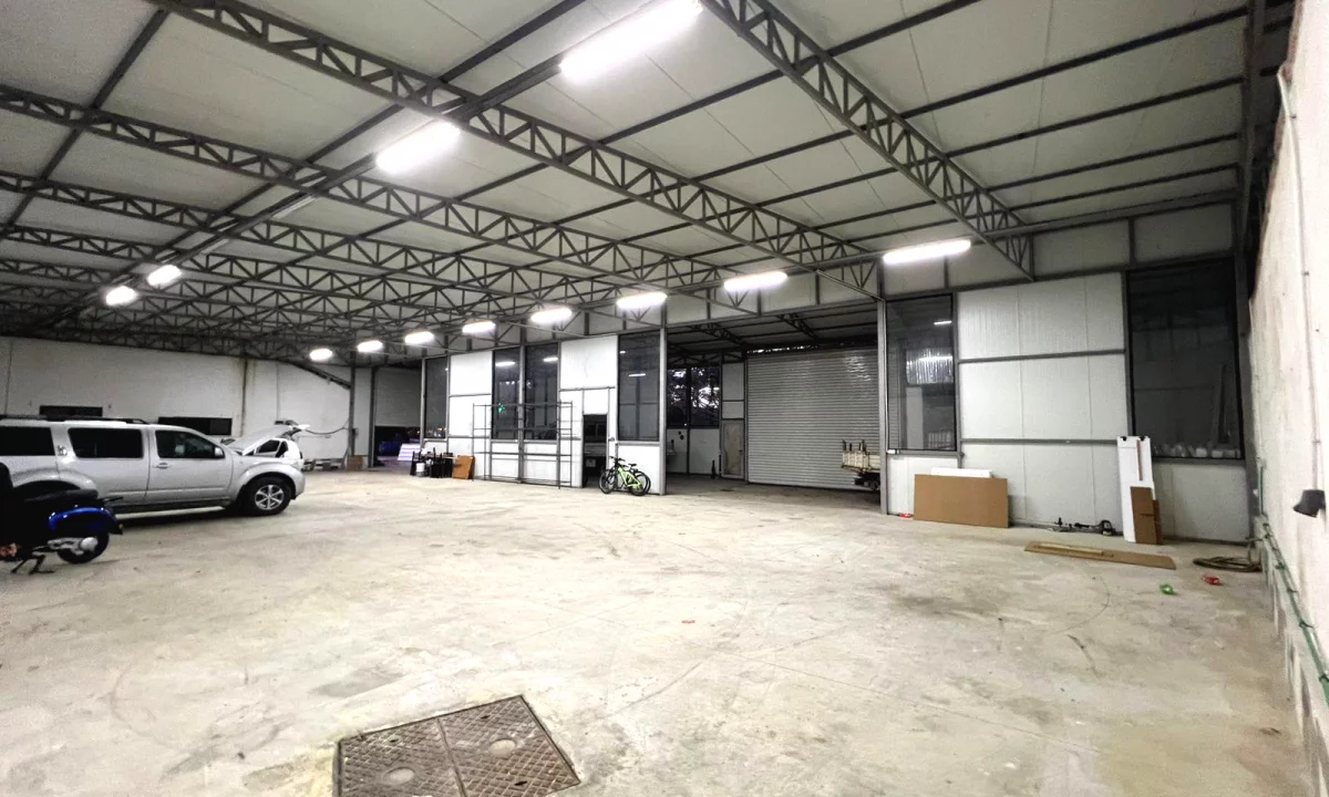 Magazine Me Qera Prane Kafes Se Rremes (ID BM283) Tirane