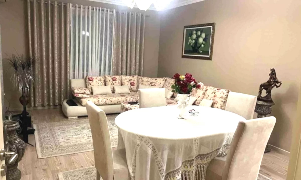 Shtepi ne shitje Apartament ne Tirane, 2+1, Mobilimi E mobiluar, Pagesa 2,000,000  Euro.
