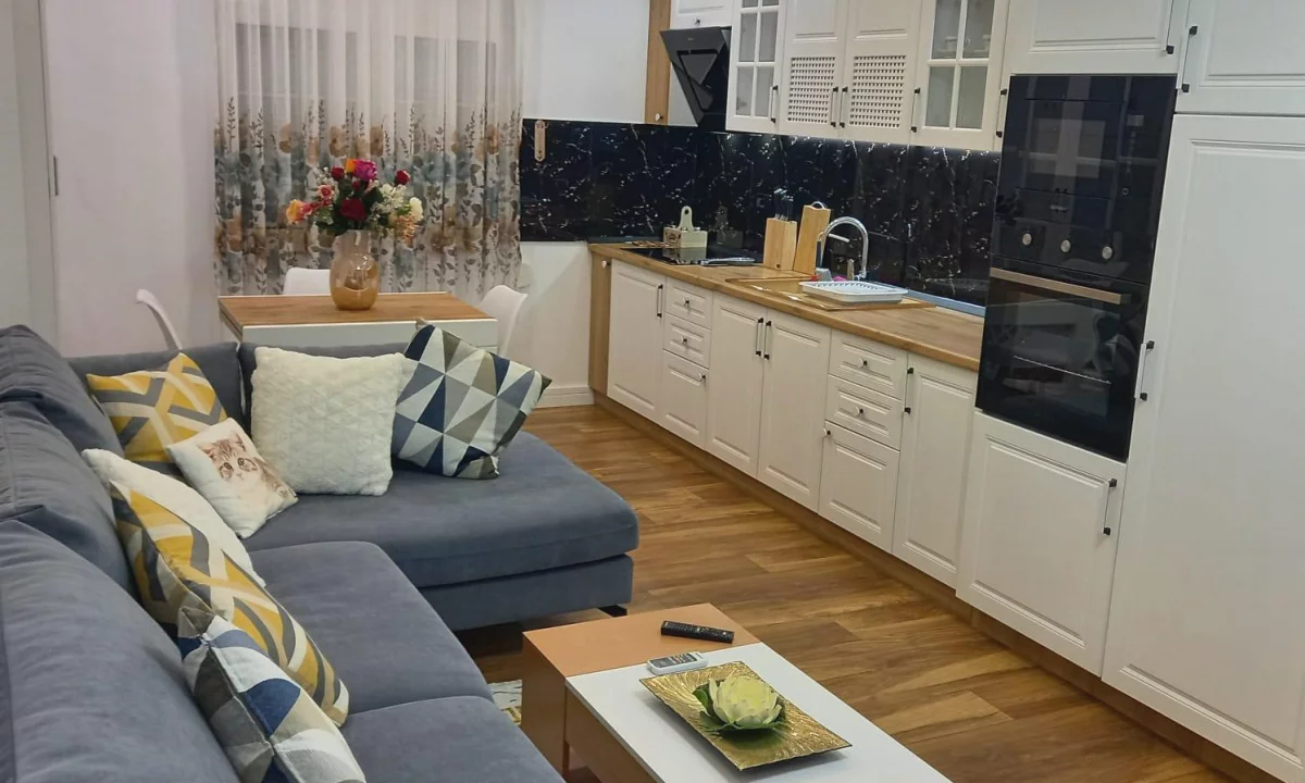 Shtepi me qera Apartament ne Tirane, 1+1, Mobilimi E mobiluar, Pagesa 75,000  Leke.