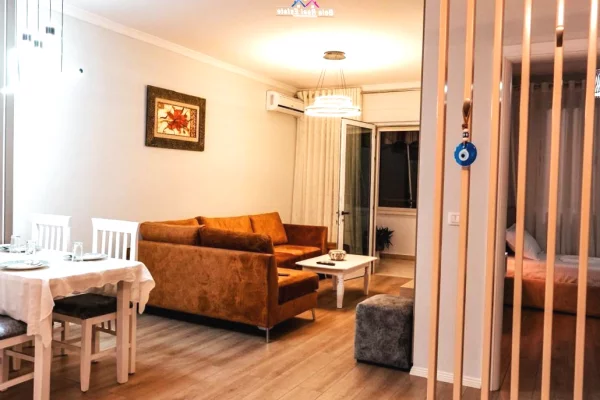 Shtepi me qera 2+1 ne Tirane - 1,200 Euro