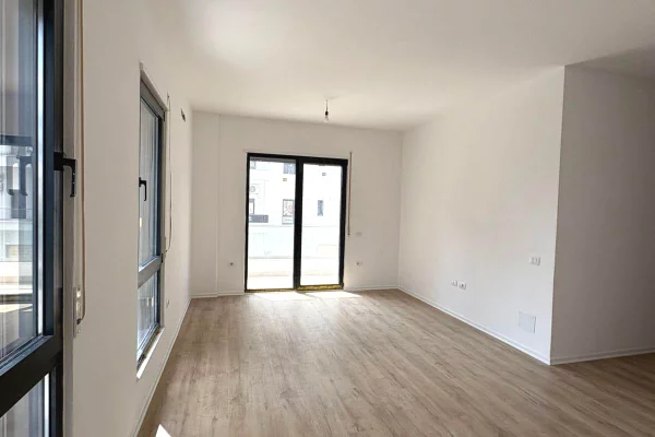 Ambient biznesi me qera 3+1 ne Tirane - 700 Euro