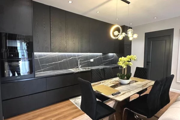 Shtepi me qera Apartament ne Tirane, 3+1, Mobilimi E mobiluar, Pagesa 2,800  Euro.