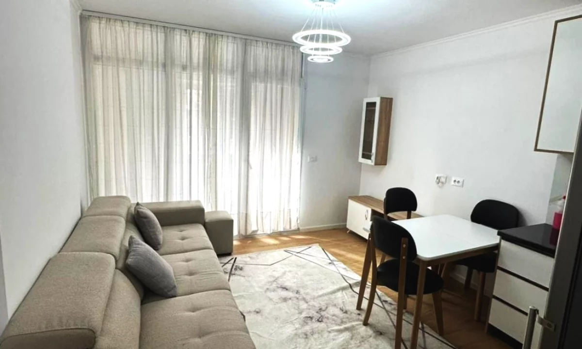 Shtepi me qera Apartament ne Tirane, 2+1, Mobilimi E mobiluar, Pagesa 620  Euro.