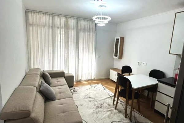 Shtepi me qera 2+1 ne Tirane - 620 Euro
