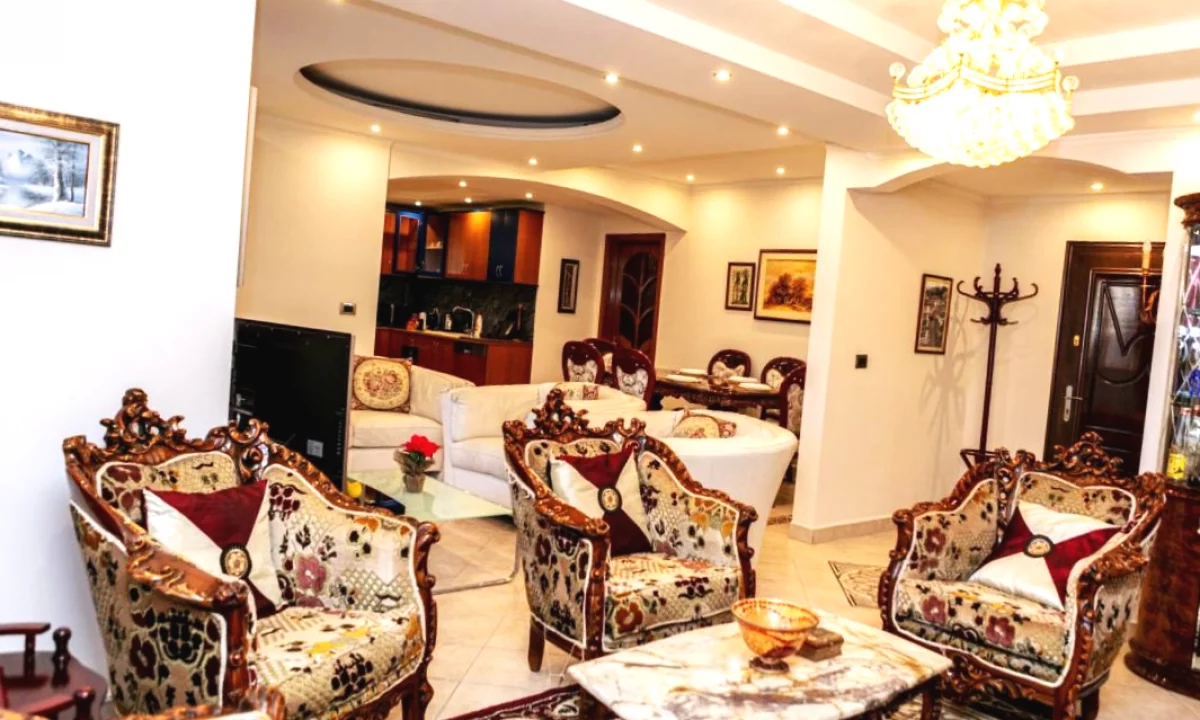 Shtepi me qera Apartament ne Tirane, 3+1, Mobilimi E mobiluar, Pagesa 1,200  Euro.