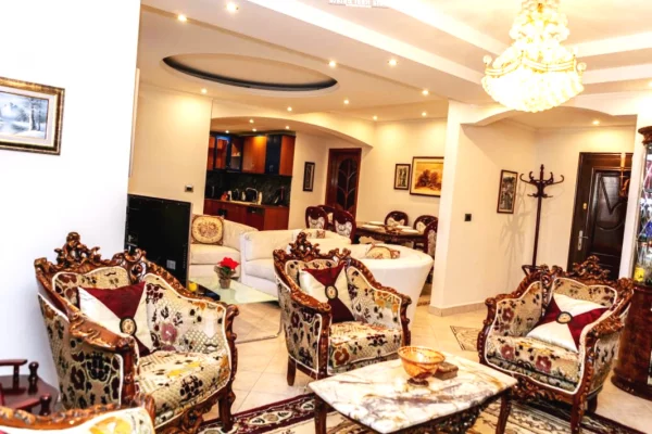 Shtepi me qera 3+1 ne Tirane - 1,200 Euro