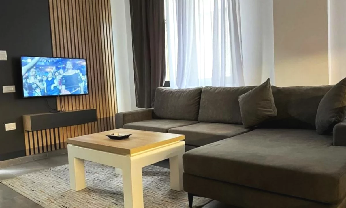 Shtepi me qera Shtepi Private ne Tirane, 1+1, Mobilimi E mobiluar, Pagesa 60,000  Leke.