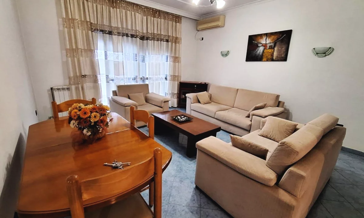 Shtepi me qera Shtepi Private ne Tirane, 1+1, Mobilimi E mobiluar, Pagesa 520  Euro.